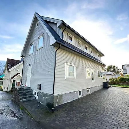 Sentral Moderne Med 3 Soverom - Solis アパート